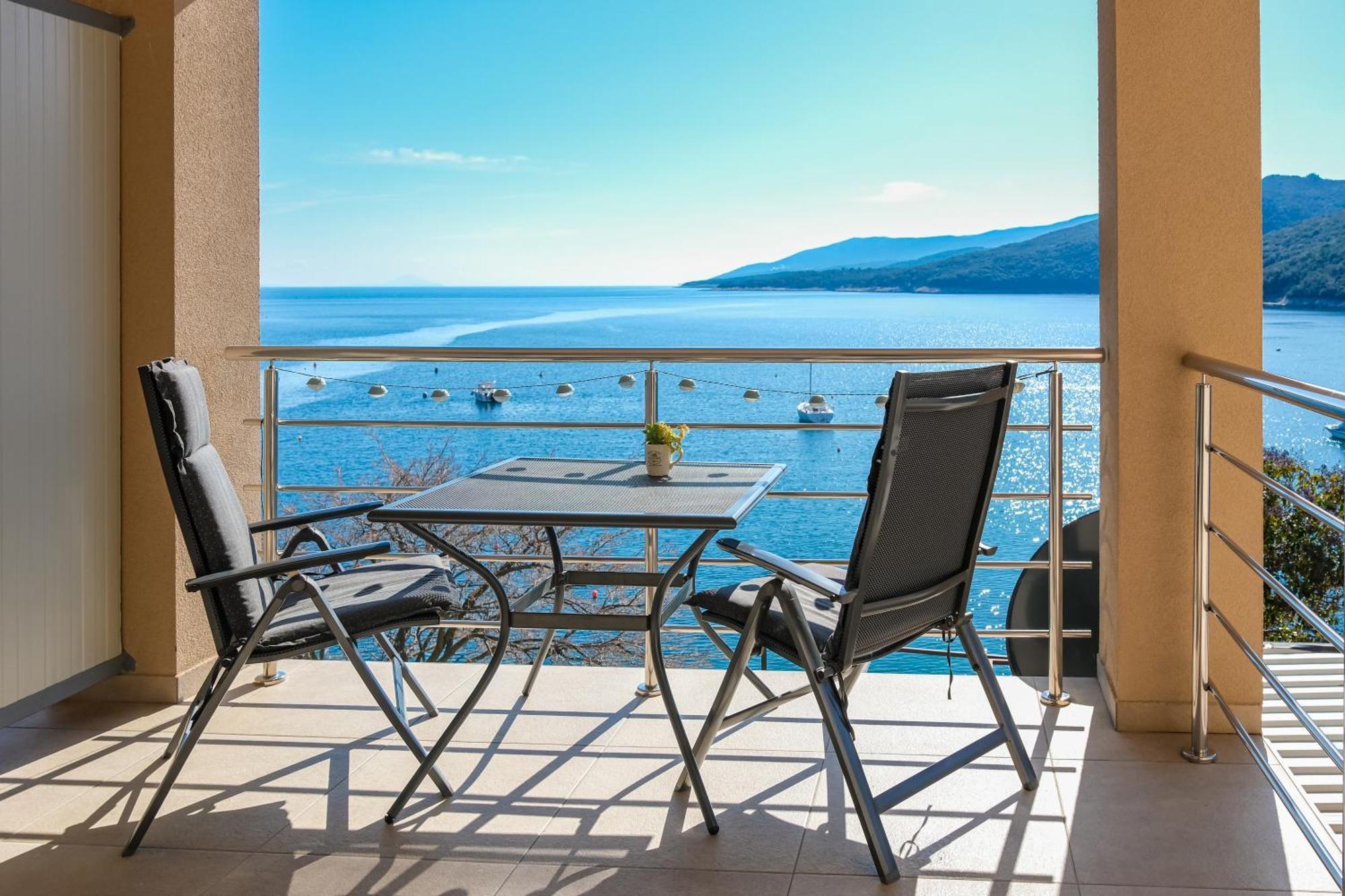 Studio Apartment Above Promenade W Terrace & Parking Rabac Exterior foto